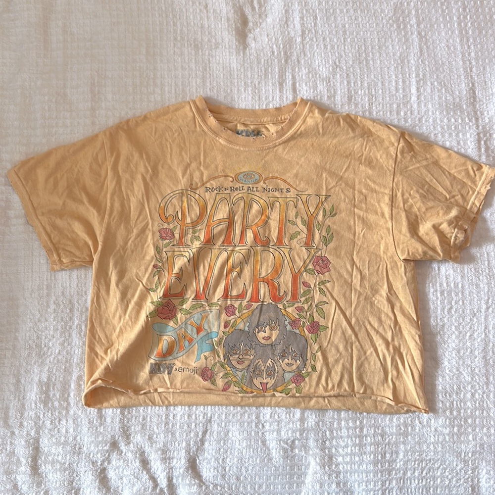 KISS tee